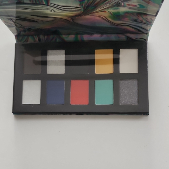 NYX Holographic Makeup Palette - Picture 5 of 8